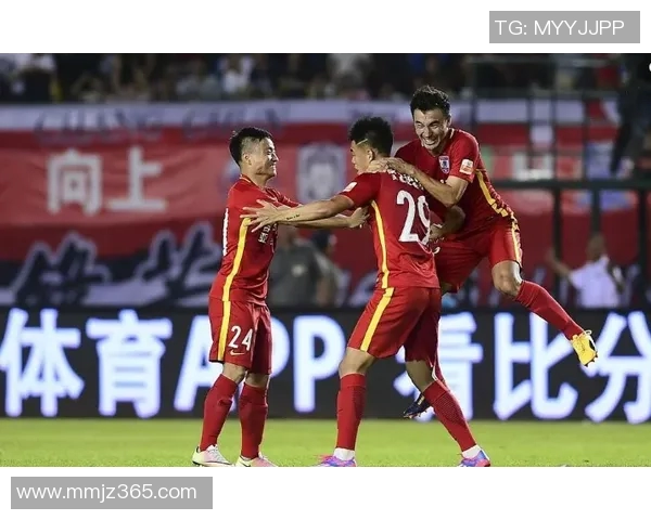 恒大与巴萨对决精彩回顾球迷热议两队表现与战术分析